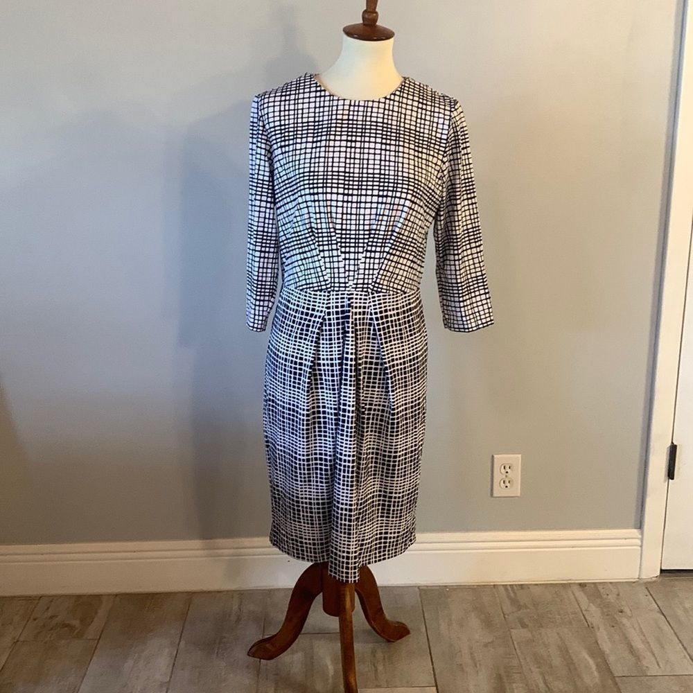 [J. McLaughlin] Black/White Pattern Dress - Size Large
